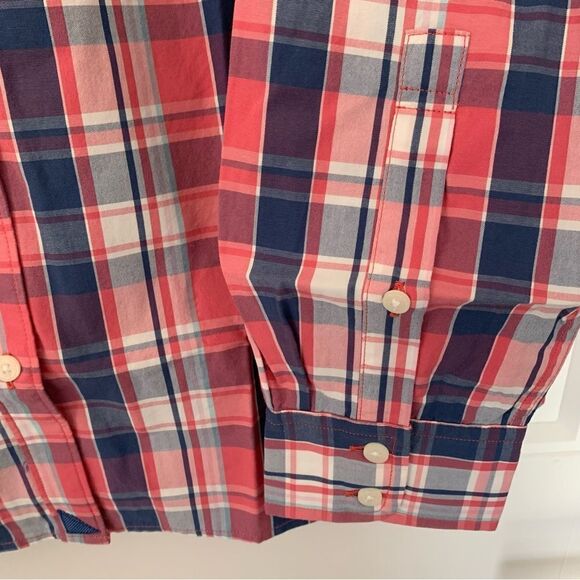 Untuckit Shirt 14 - Picture 3 of 9